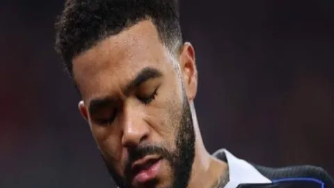 “亚冬会中国队领跑，书写辉煌新篇章！”